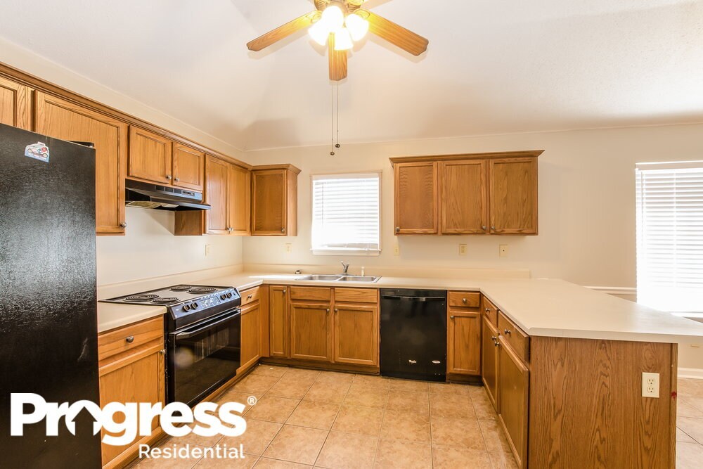 Building Photo - 40 Spring Valley Dr