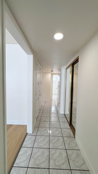 Building Photo - 716 Glenway Dr