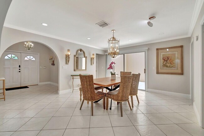 Building Photo - 7883 Villa Nova Dr N