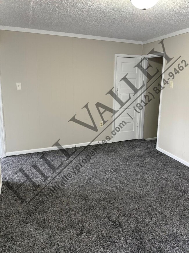 Building Photo - Three Bedroom Home - North