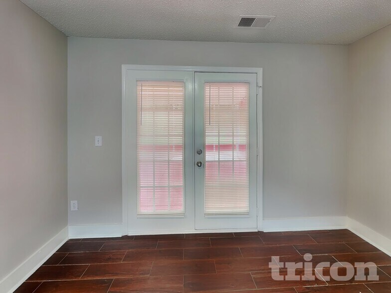 Building Photo - 7116 Lowen Rd