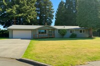 Building Photo - 4 bed rambler in HUGE lot
