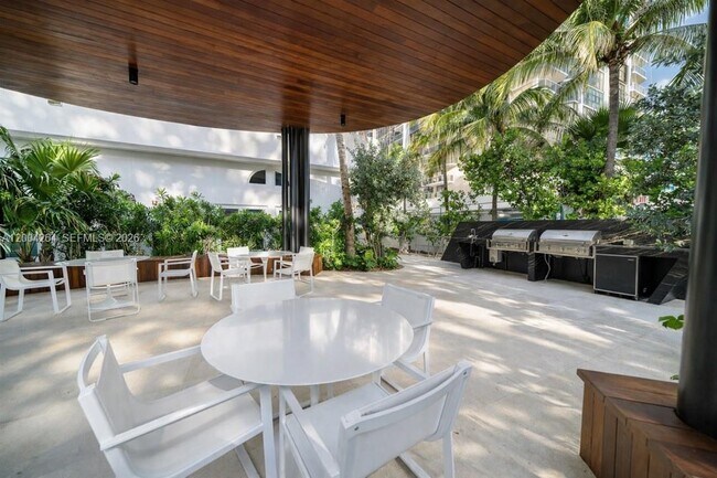 Building Photo - 6365 Collins Ave