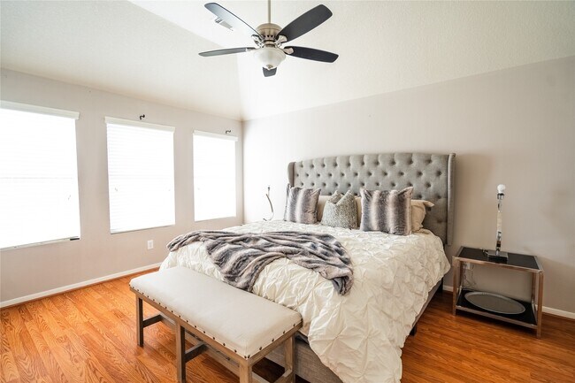 Building Photo - 15419 Hazel Thicket Tr