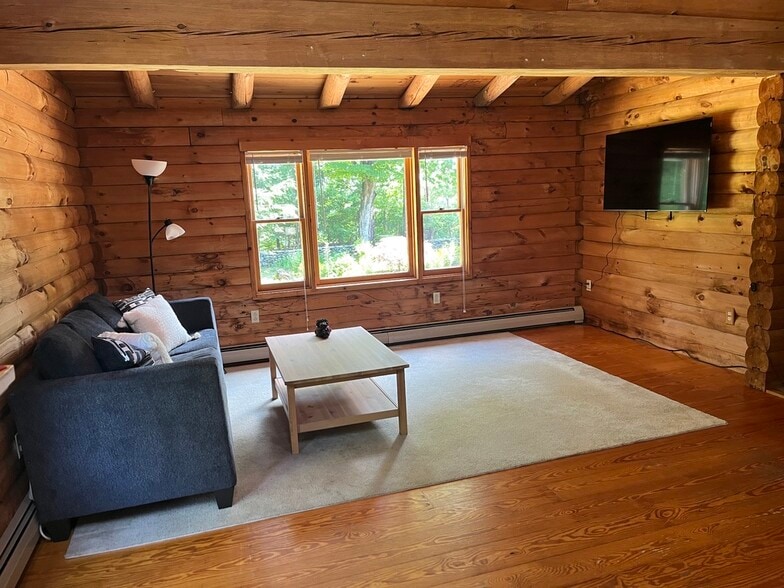 Livingroom - 137 Marshall St
