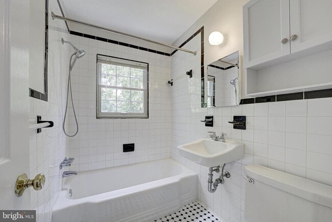 Building Photo - 5813 Fifer Dr