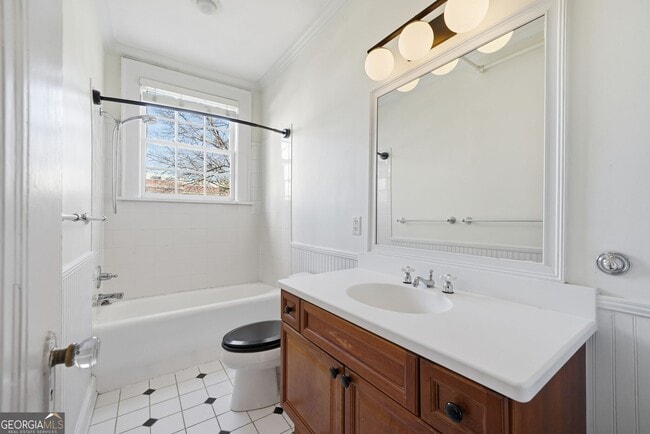 Building Photo - 2814 Peachtree Rd NW