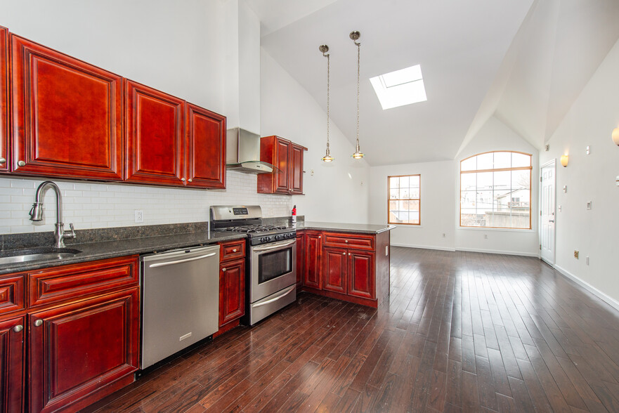 Primary Photo - 103 Jefferson Ave