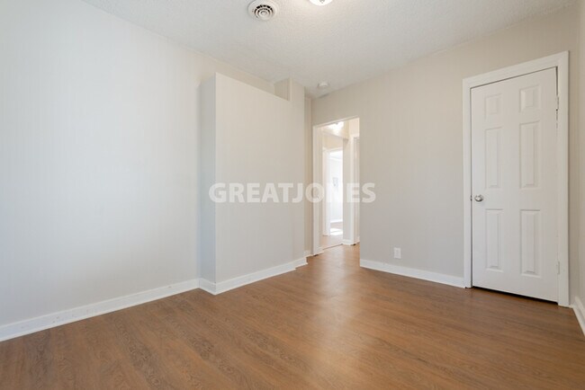 Building Photo - 108 Sulton St