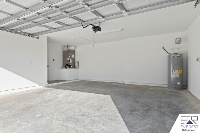 Building Photo - 18 Bressler Ln