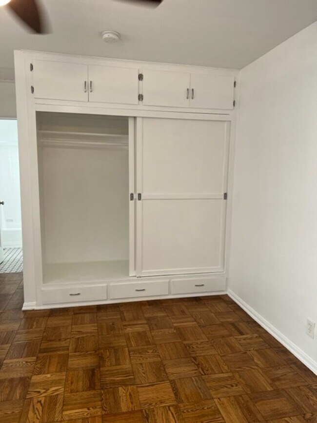 Building Photo - 2709-2711 Broadway Ave