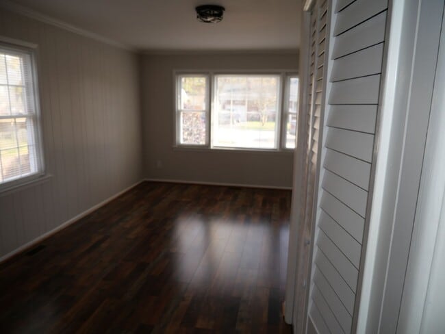 Building Photo - 8 Terrace Dr