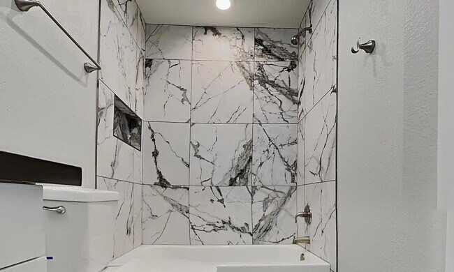 Building Photo - Stylishly Updated 2BR/1BA – Single-Level Living at Its Best! $500 MOVE IN SPECIAL ACT TODAY!!!!!