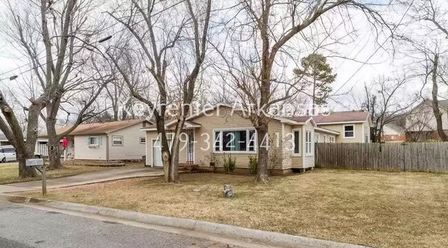 Building Photo - Beautiful Home Near the University!