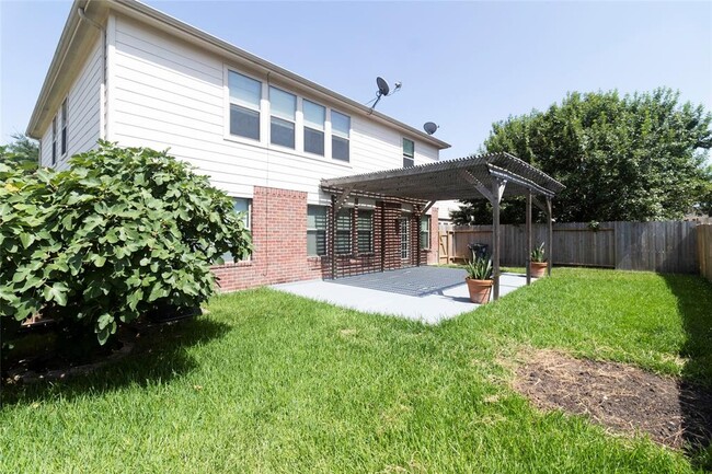 Building Photo - 2202 Crossmill Ln