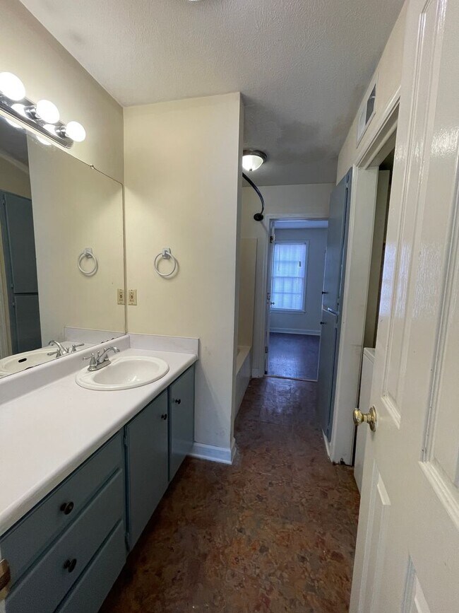 Building Photo - 106 Planters Row