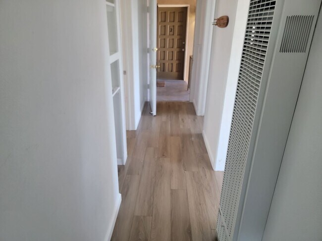 Building Photo - Avenida Aragon