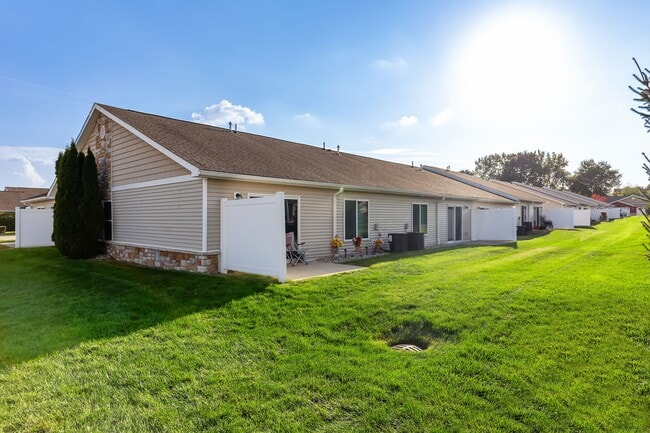 Building Photo - Redwood Lake Orion
