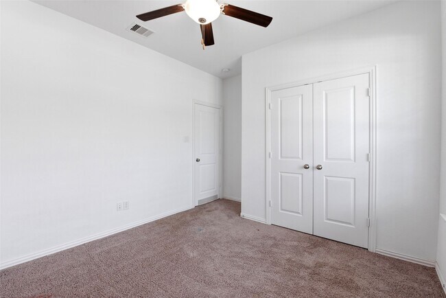 Building Photo - 1618 Rosedale Dr