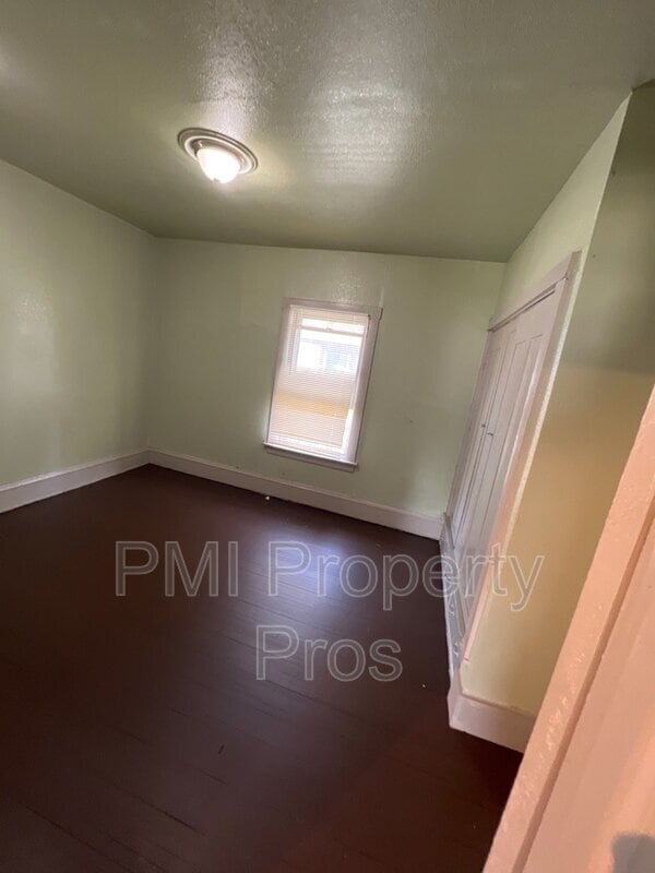 Building Photo - 2481 W Locust St