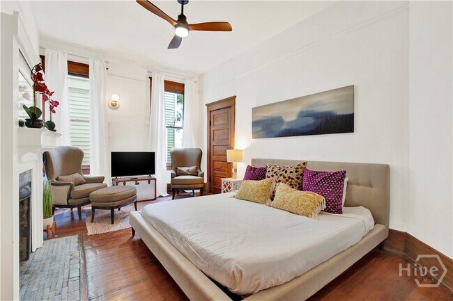 Building Photo - 118 W Waldburg St