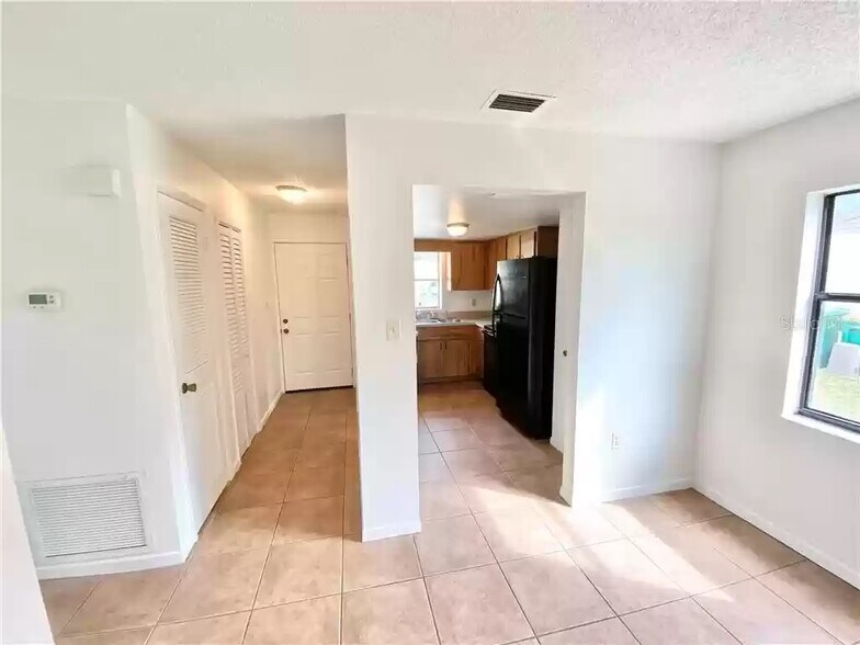 Building Photo - 1709 Lakewood Ave