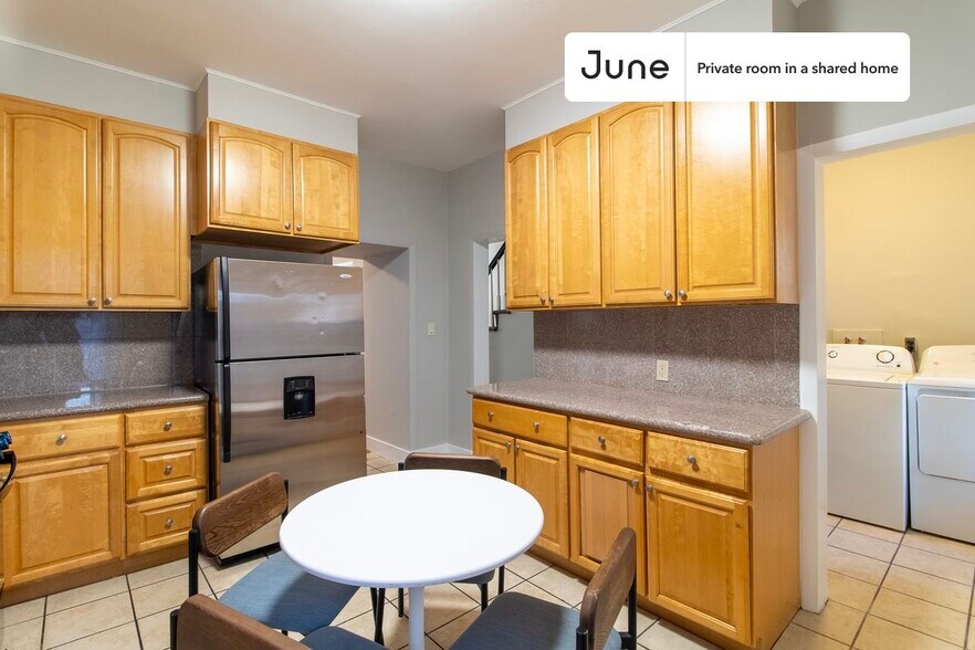 Building Photo - Private bedroom in 5 bed/2 bath Home