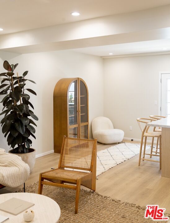 Building Photo - 1409 N De Longpre Ave