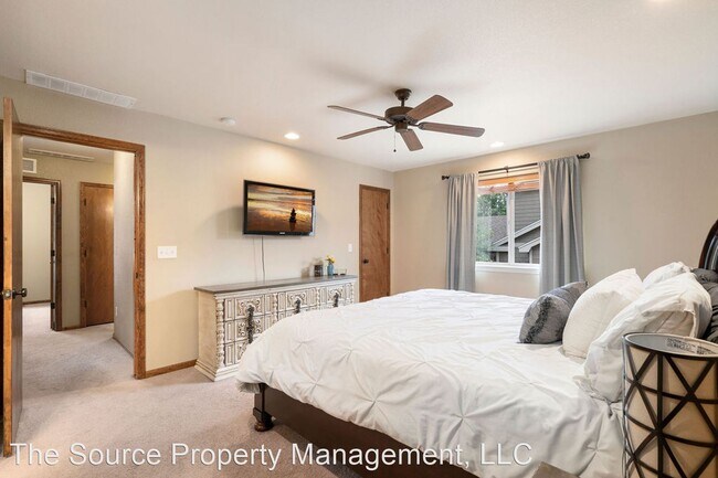 Building Photo - 3 br, 2 bath House - 4403 Cushing Dr