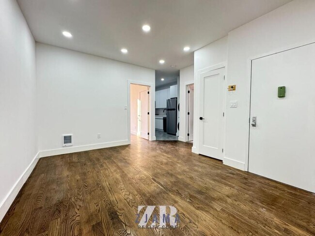 Building Photo - 3 bedroom in BROOKLYN NY 11232
