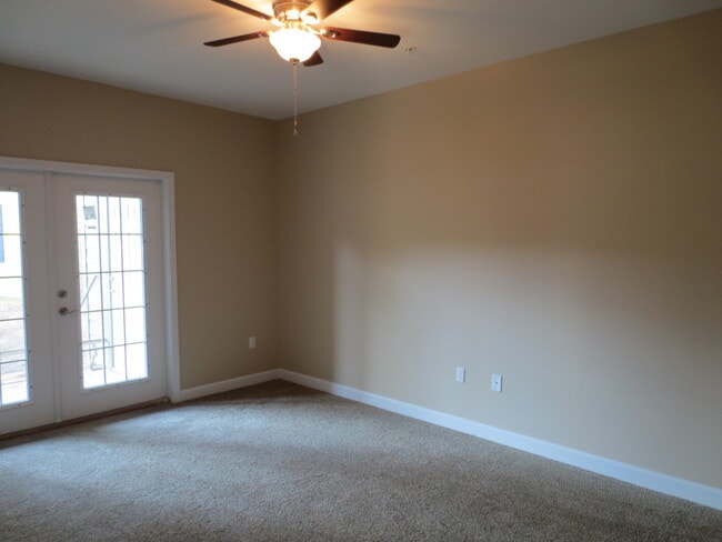 Building Photo - Beautiful Three Bedroom Apartment in Fort Walton Beach!