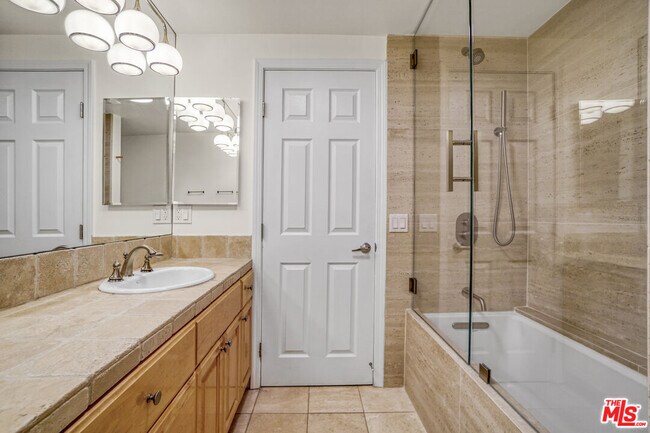 Building Photo - 837 Lincoln Blvd