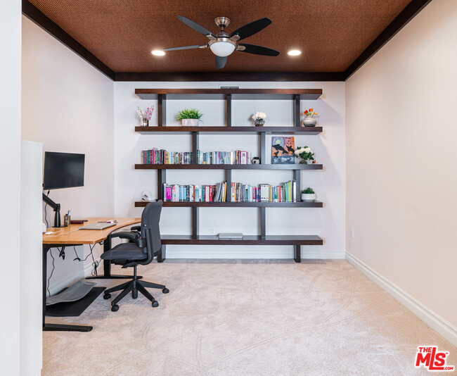 Building Photo - 6241 Crescent Park W