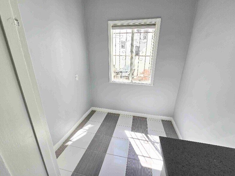 Building Photo - 851 Sanborn Ave