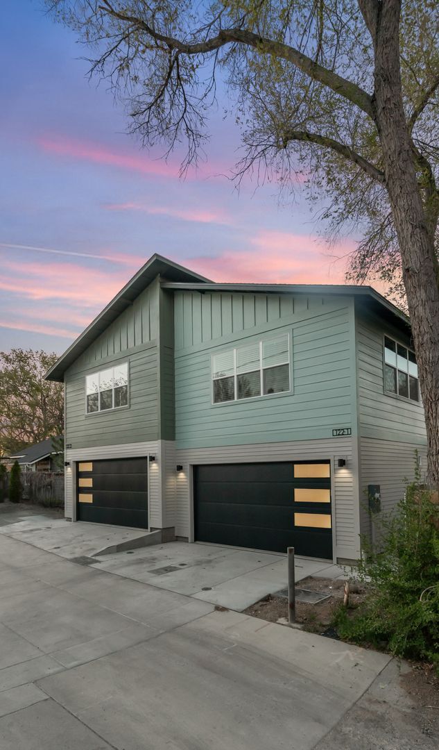Building Photo - 122 Caliente St