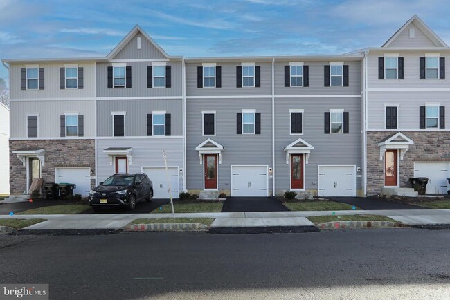 Building Photo - 65 Basswood St