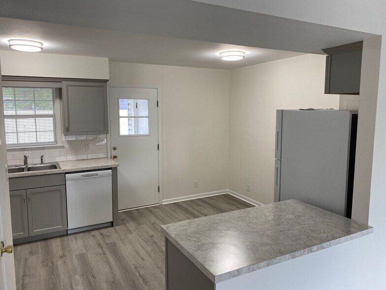 Building Photo - 6301 Timberline St