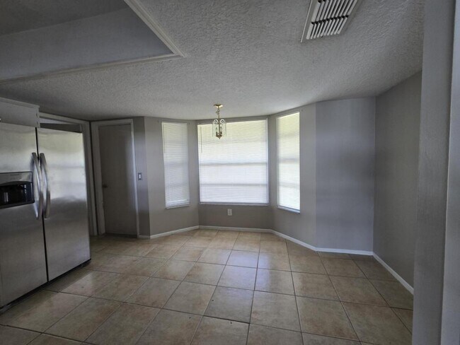 Building Photo - 12367 Linden Dr