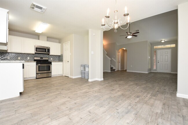 Building Photo - 21603 Falvel Lake Dr