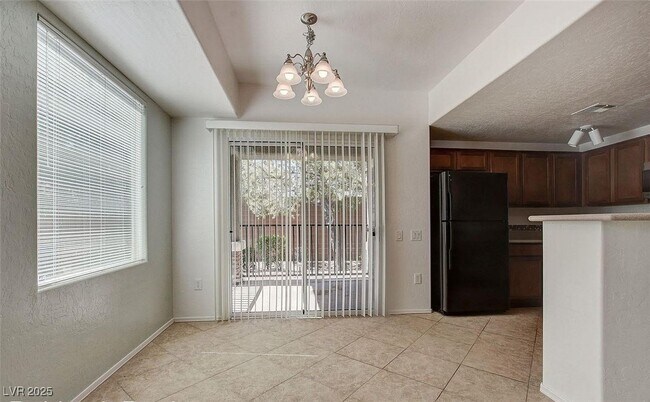 Building Photo - 6868 Sky Pointe Dr