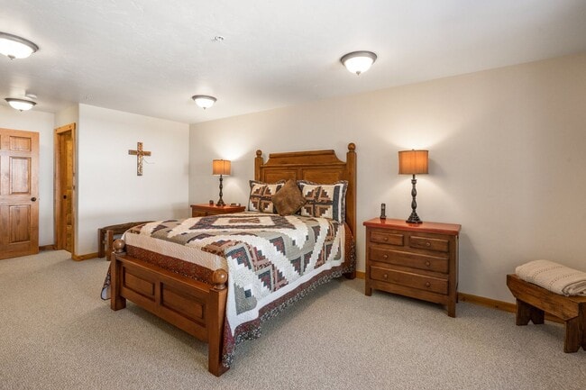 Building Photo - 4 Bed, 4 Bath Condo in The Big Sky Meadow with Garage!