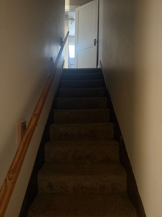 Building Photo - 823 Pine St