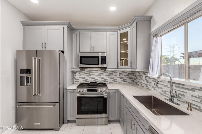 Building Photo - 11010 W Griswold Rd