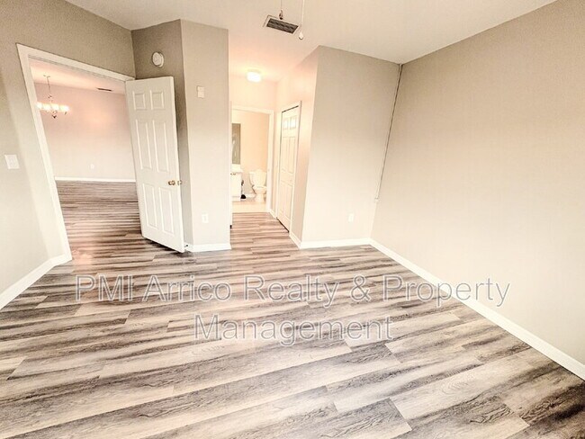 Building Photo - 6019 Portsdale Pl