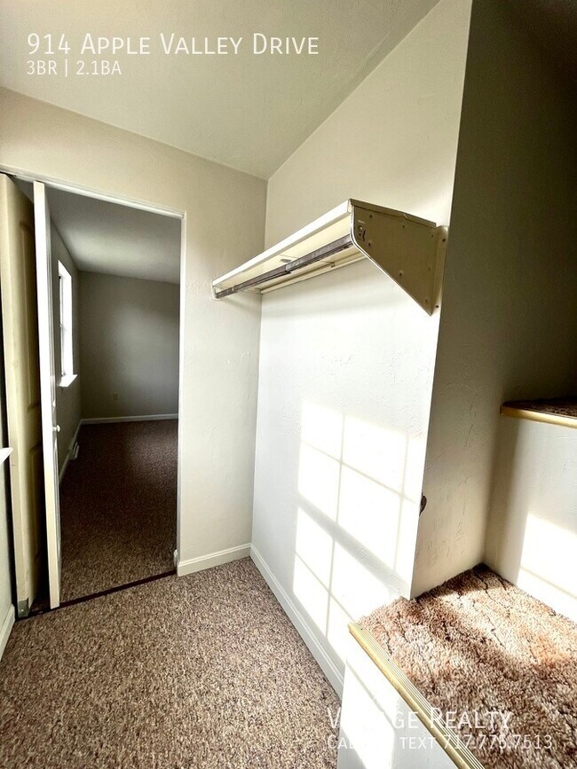 Building Photo - 914 Apple Valley Dr