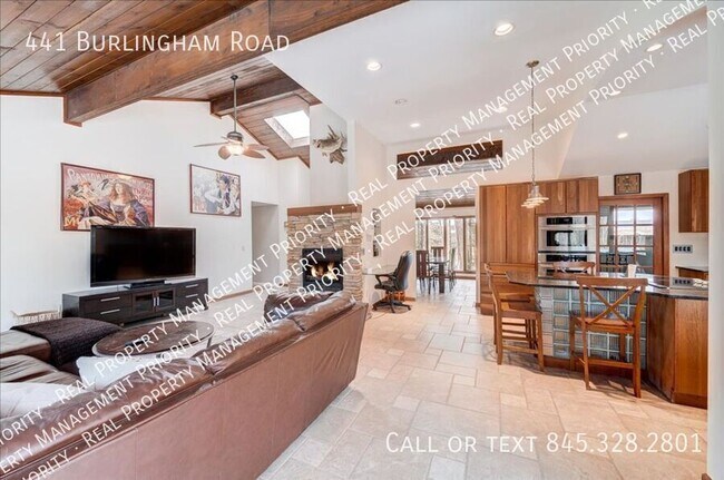 Building Photo - 441 Burlingham Rd