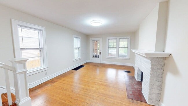 Building Photo - 210 Olentangy St