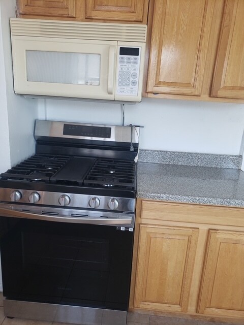 Building Photo - 51 Montfort Dr