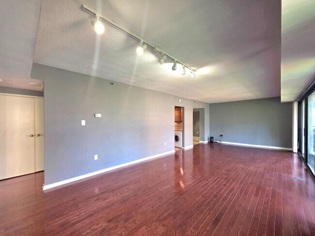 Building Photo - 1530 Key Blvd