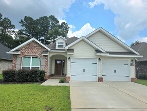 Building Photo - Spacious 3-Bedroom Home - Stonechase